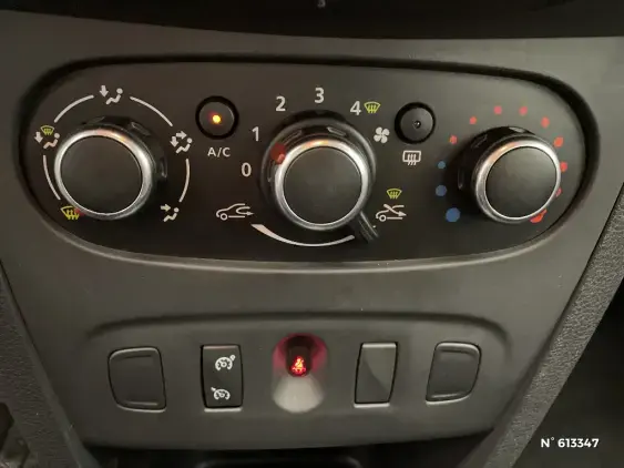 DACIA SANDERO II - voiture d'occasion - Photo 27