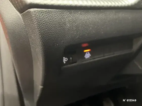 PEUGEOT 2008 II - voiture d'occasion - Photo 15