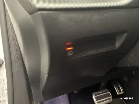 PEUGEOT 2008 II - voiture d'occasion - Photo 15