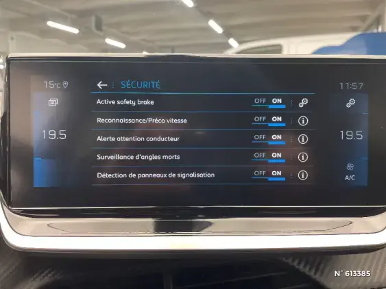 PEUGEOT 2008 II - voiture d'occasion - Photo 31