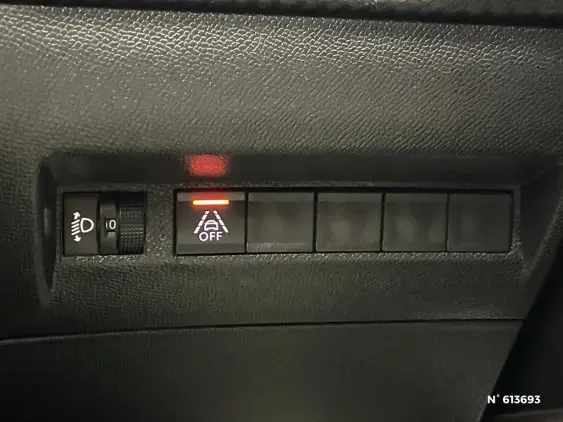 PEUGEOT 208 II - voiture d'occasion - Photo 15