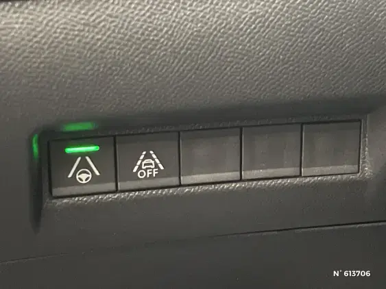 PEUGEOT 2008 II - voiture d'occasion - Photo 15