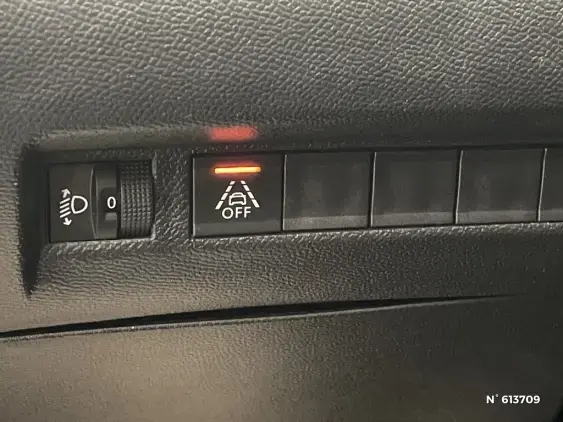 PEUGEOT 2008 II - voiture d'occasion - Photo 15