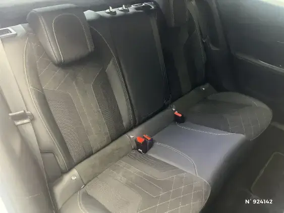 PEUGEOT 2008 II - voiture d'occasion - Photo 11