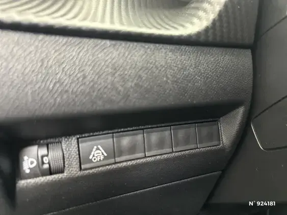 PEUGEOT 2008 II - voiture d'occasion - Photo 15