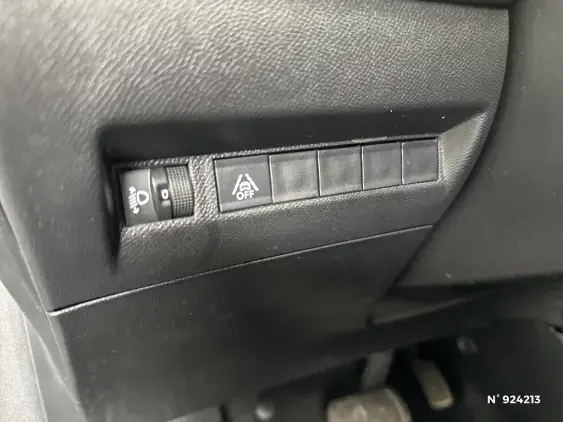 PEUGEOT 208 BUSINESS R II - voiture d'occasion - Photo 15