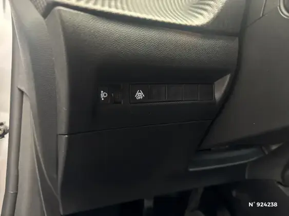 PEUGEOT 208 II - voiture d'occasion - Photo 15