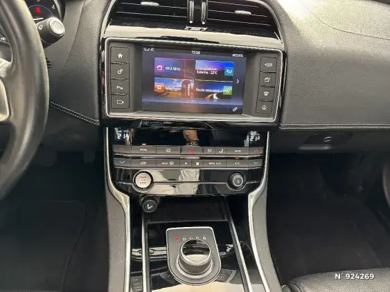 JAGUAR XE - voiture d'occasion - Photo 13