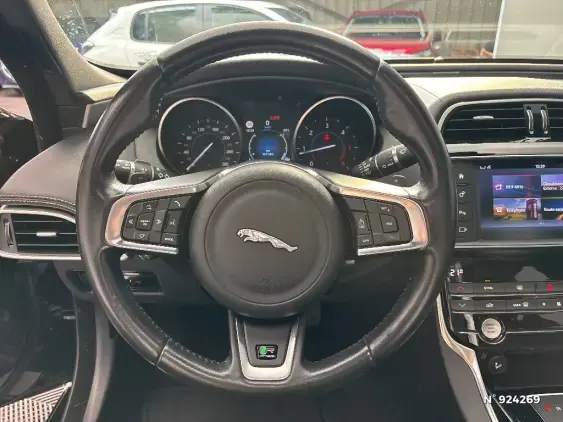 JAGUAR XE - voiture d'occasion - Photo 30