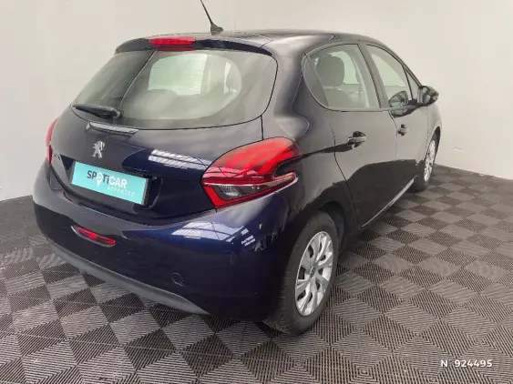 PEUGEOT 208 BUSINESS R II - voiture d'occasion - Photo 4