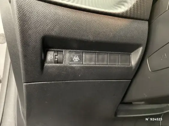 PEUGEOT 208 BUSINESS R II - voiture d'occasion - Photo 15