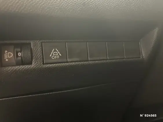 PEUGEOT 2008 II - voiture d'occasion - Photo 15