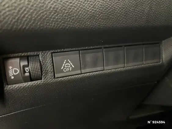 PEUGEOT 2008 II - voiture d'occasion - Photo 15