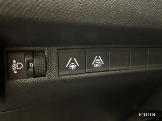 PEUGEOT 2008 II - voiture d'occasion - Photo 15