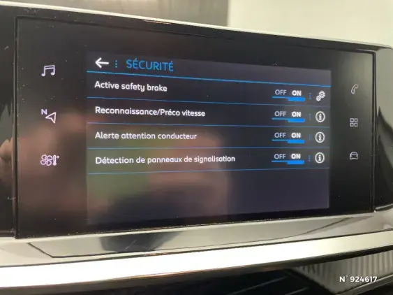 PEUGEOT 208 BUSINESS R II - voiture d'occasion - Photo 36