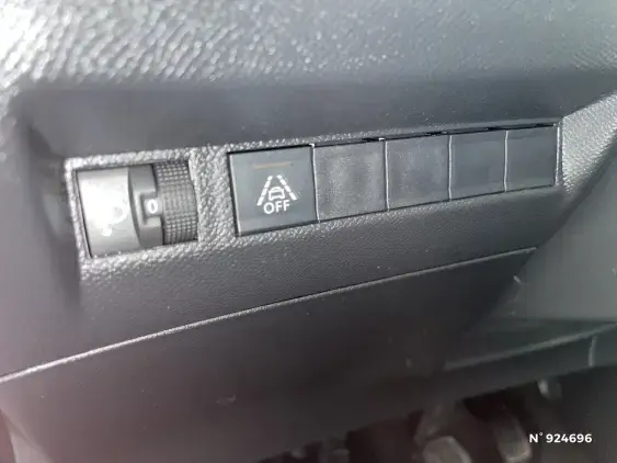 PEUGEOT 2008 II - voiture d'occasion - Photo 15