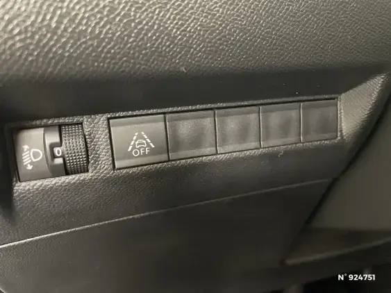 PEUGEOT 2008 II - voiture d'occasion - Photo 15