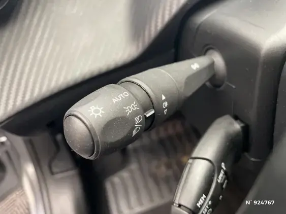 PEUGEOT 208 BUSINESS R II - voiture d'occasion - Photo 26