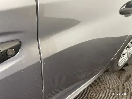 PEUGEOT 208 BUSINESS R II - voiture d'occasion - Photo 29