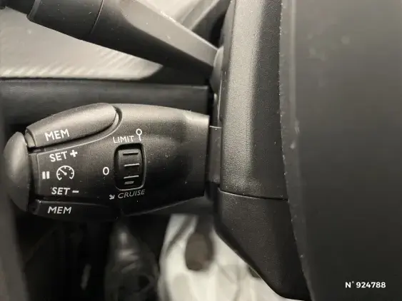 PEUGEOT 208 BUSINESS R II - voiture d'occasion - Photo 27