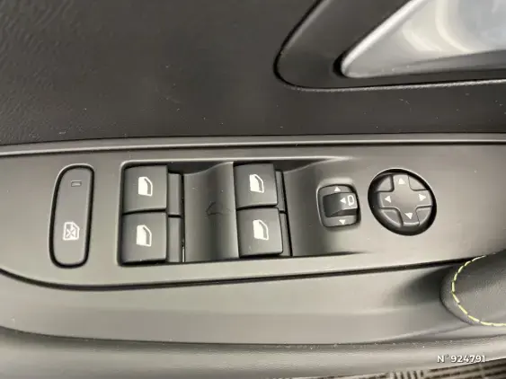 PEUGEOT 208 BUSINESS R II - voiture d'occasion - Photo 26