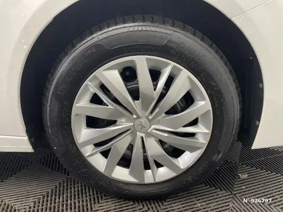 PEUGEOT 208 II - voiture d'occasion - Photo 8