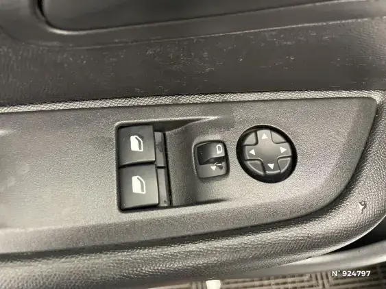 PEUGEOT 208 II - voiture d'occasion - Photo 26