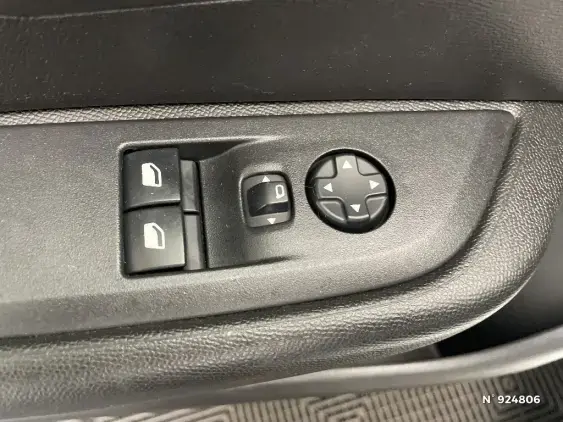 PEUGEOT 208 II - voiture d'occasion - Photo 26