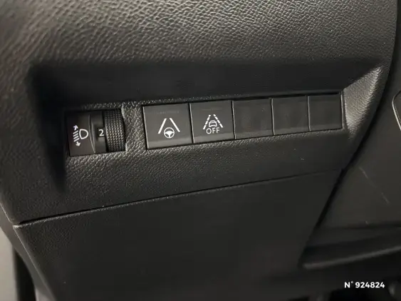 PEUGEOT 2008 II - voiture d'occasion - Photo 15