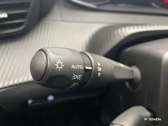 PEUGEOT 2008 II - voiture d'occasion - Photo 26