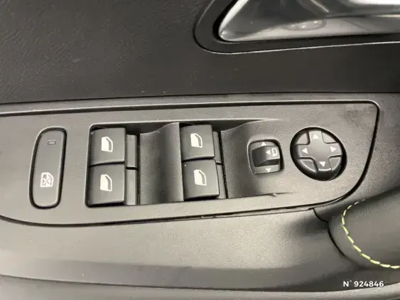 PEUGEOT 2008 II - voiture d'occasion - Photo 26