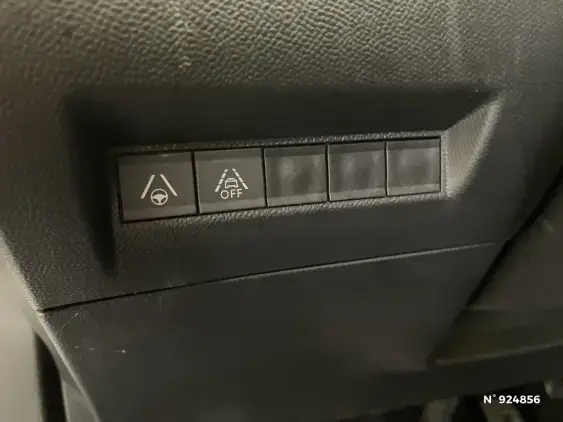 PEUGEOT 2008 II - voiture d'occasion - Photo 15