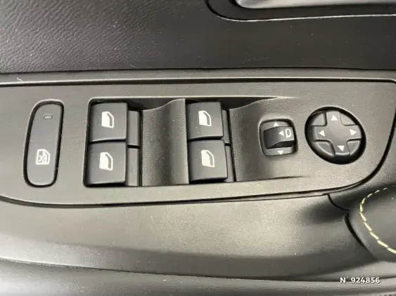 PEUGEOT 2008 II - voiture d'occasion - Photo 26