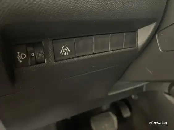 PEUGEOT 2008 II - voiture d'occasion - Photo 15