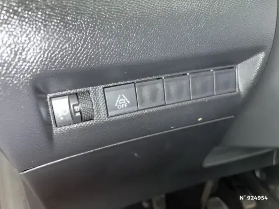 PEUGEOT 208 II - voiture d'occasion - Photo 14