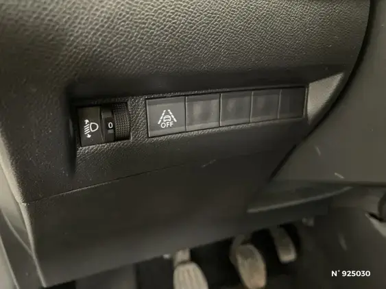 PEUGEOT 208 II - voiture d'occasion - Photo 15