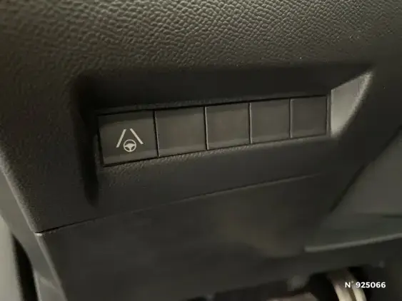PEUGEOT 2008 II - voiture d'occasion - Photo 15