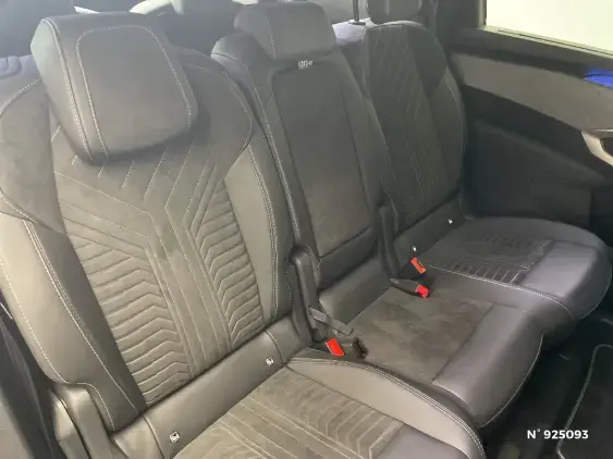 PEUGEOT 5008 ELECTRIQUE III - voiture d'occasion - Photo 11