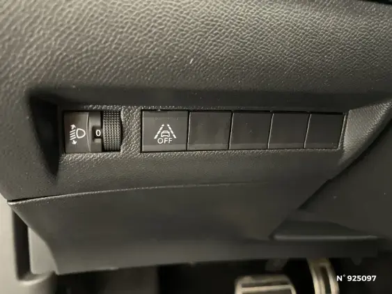 PEUGEOT 2008 II - voiture d'occasion - Photo 15