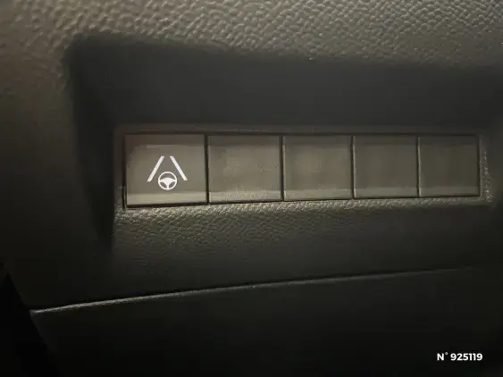 PEUGEOT 2008 II - voiture d'occasion - Photo 15