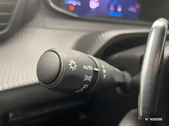 PEUGEOT 2008 II - voiture d'occasion - Photo 15