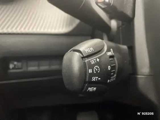 PEUGEOT 2008 II - voiture d'occasion - Photo 26