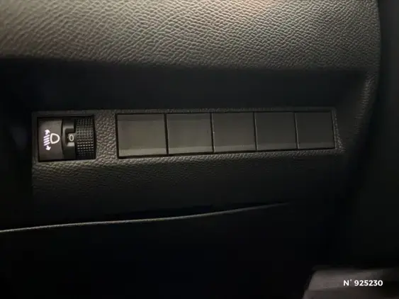 PEUGEOT 208 II - voiture d'occasion - Photo 14