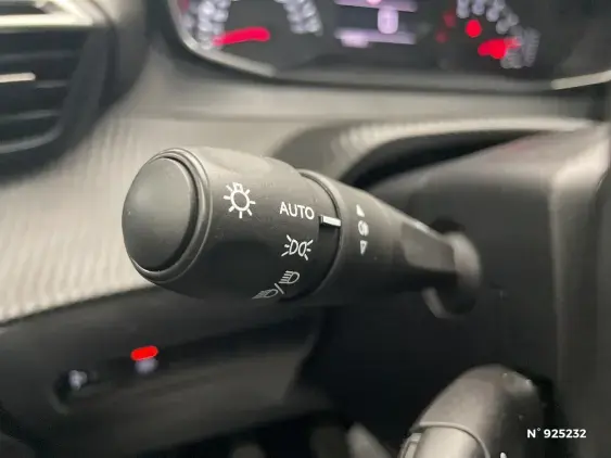 PEUGEOT 208 II - voiture d'occasion - Photo 26