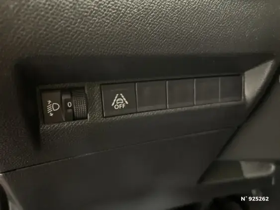 PEUGEOT 2008 II - voiture d'occasion - Photo 15