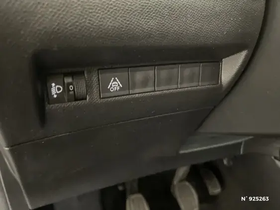 PEUGEOT 208 II - voiture d'occasion - Photo 15