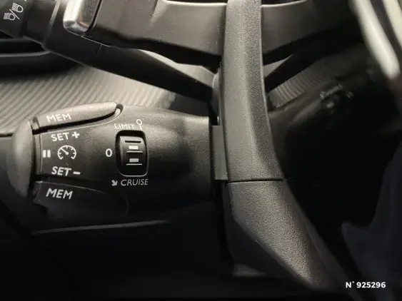 PEUGEOT 2008 II - voiture d'occasion - Photo 26