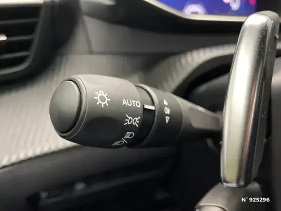 PEUGEOT 2008 II - voiture d'occasion - Photo 27