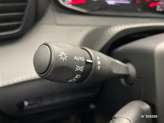 PEUGEOT 2008 II - voiture d'occasion - Photo 15