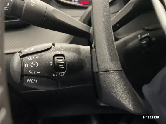 PEUGEOT 2008 II - voiture d'occasion - Photo 27